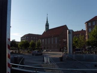 Allehelgens Kirke set fra Lergravsparken metrostation